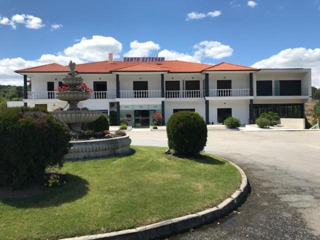 Restaurante Residencial Pizzaria S. Estevao Агиар-да-Бейра Экстерьер фото